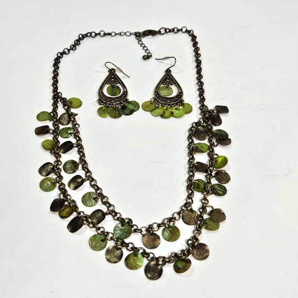 Set of Necklace and Earrings in Green and Antique Gold Color - Picture 1 of 5